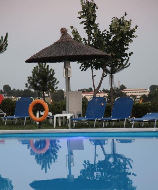 Alexander Hotel Széresz Kültér fotó